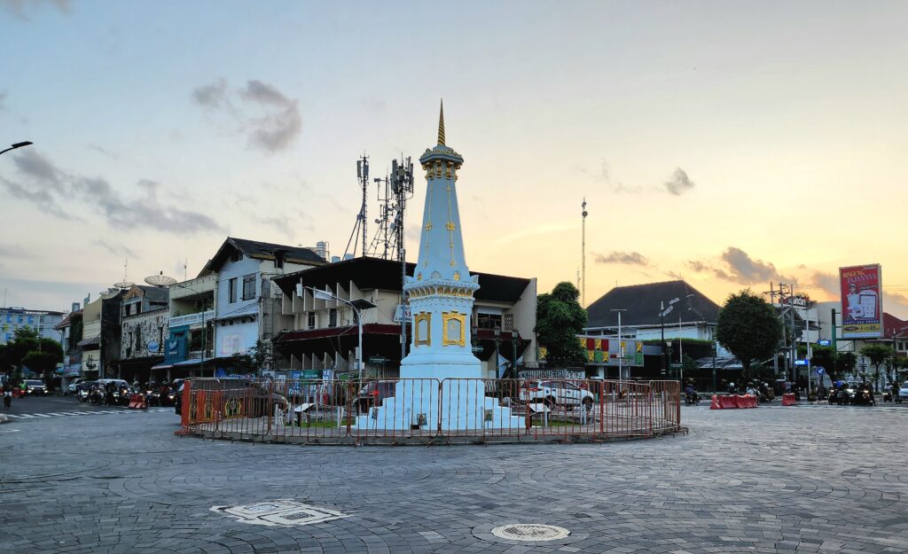 Tips Liburan Murah dan Seru di Jogja Bersama Paket Wisata Happy Tour - Sewa Mobil Jogja Lepas Kunci Murah dan Terbaik